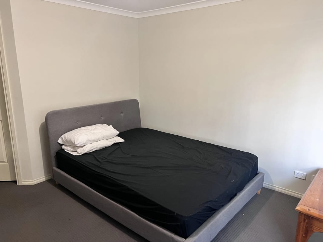 Room for Rent in Pakenham, VIC 225, Furnished, Ow...