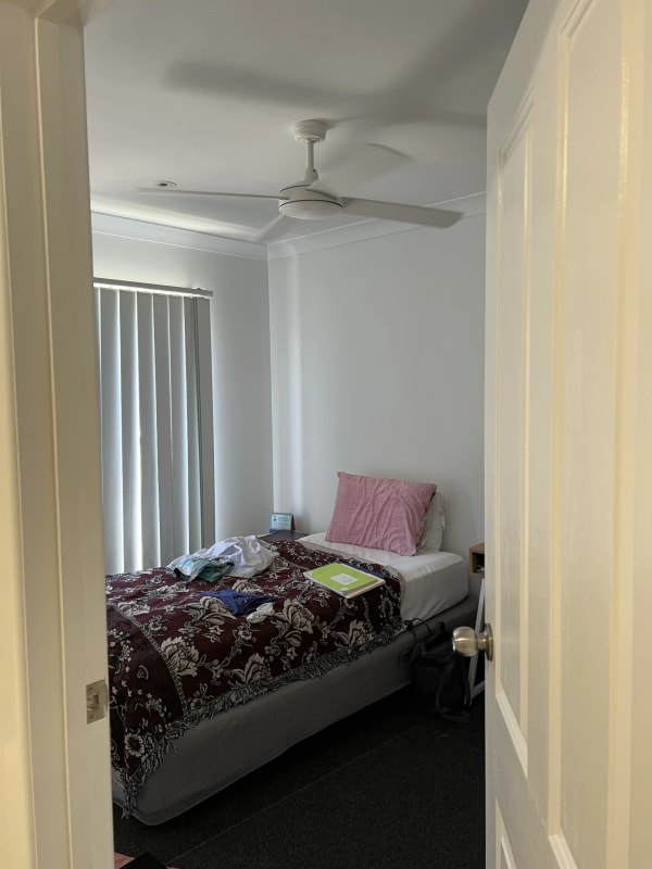Granny Flat for Rent in Bundall, Gold Coast 350,