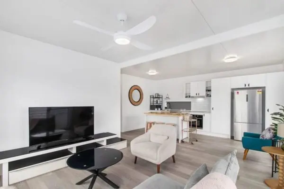 Room for Rent in Mermaid Waters, Gold Coast 500,