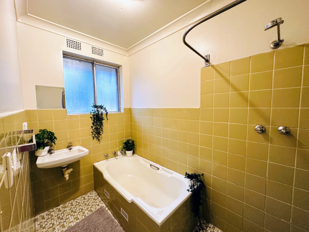 Room for Rent in Burwood, Sydney 260, Furnished,