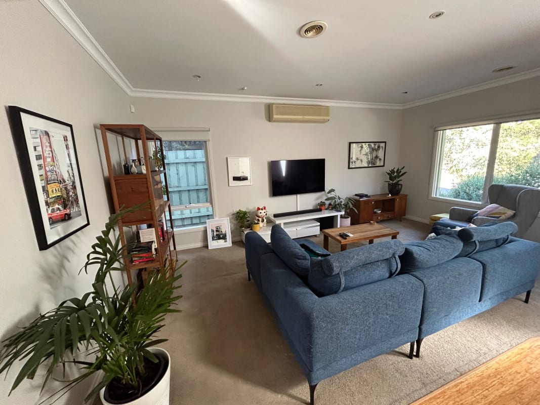 Room for Rent in Kingsville, Melbourne 275, Unfur...