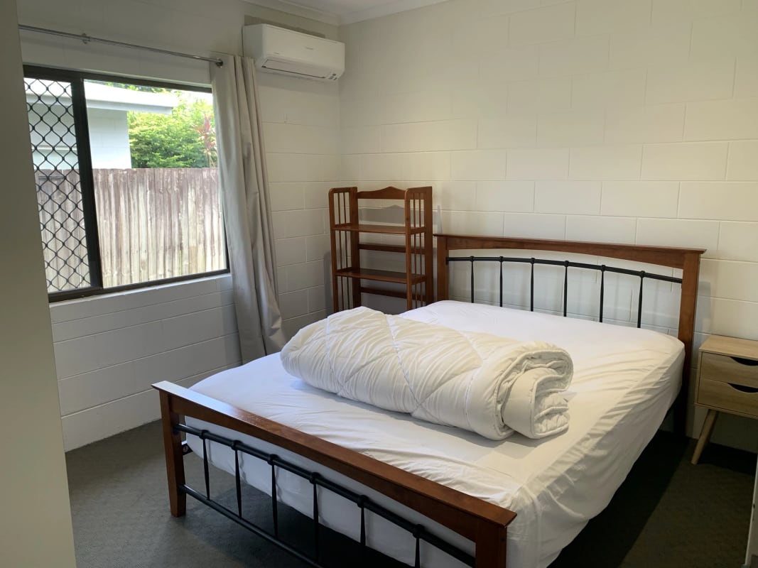 Room for Rent in Mooroobool, Cairns 175, Furnishe...