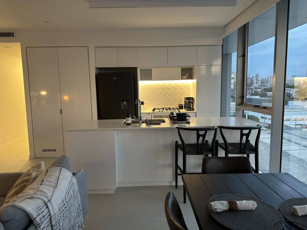 Room for Rent in Newstead, Brisbane 300, Furnishe...