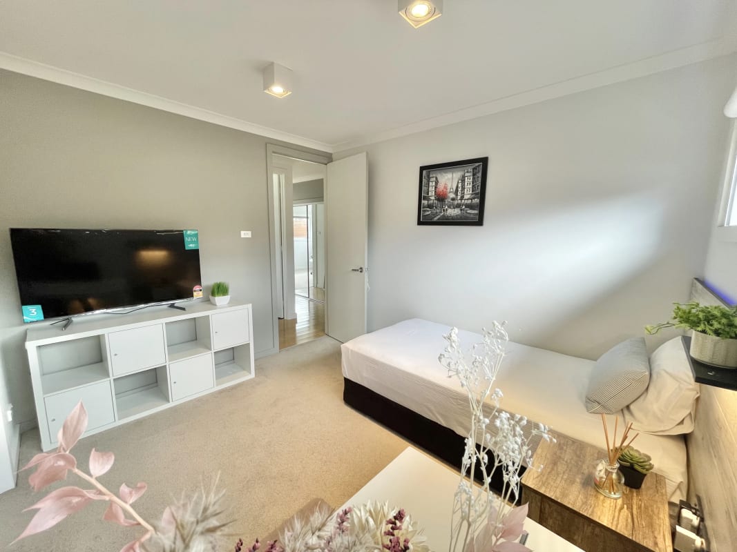 Room for Rent in Bonner, Canberra 300, Furnished,...