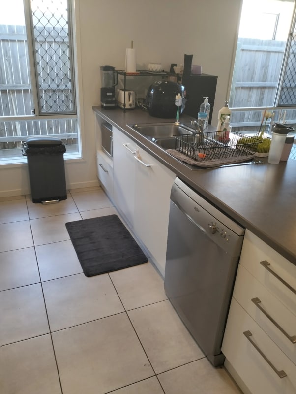 Room for Rent in Redbank, Brisbane 100, Furnished...