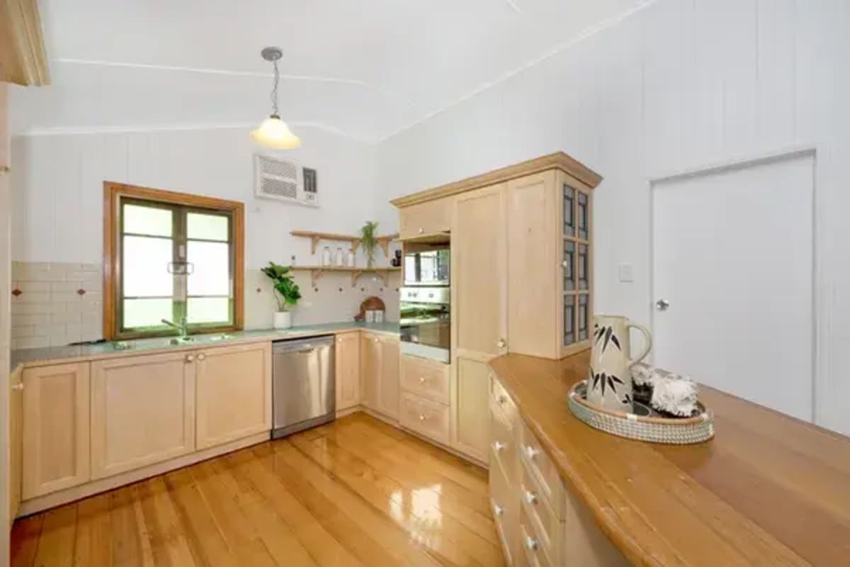 Room for Rent in North Ward, Townsville 300, Furn...