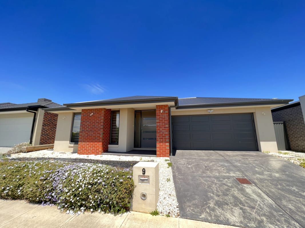 Room for Rent in Lucas, VIC 185, Furnished, Own b...