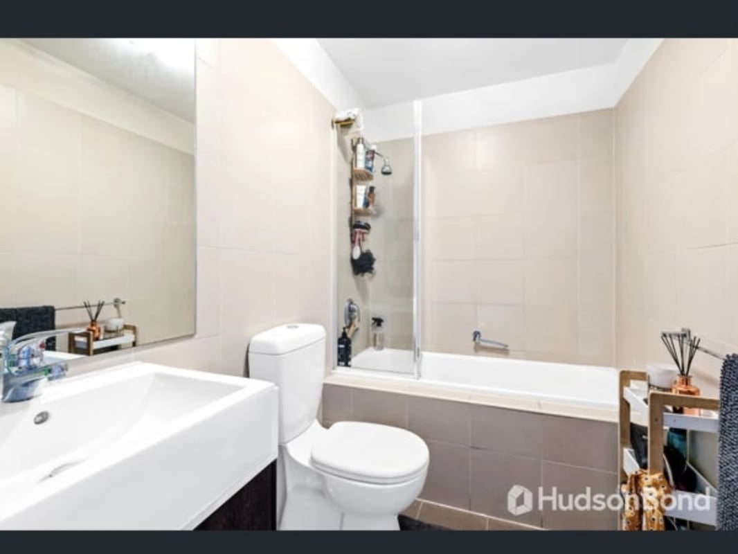 2 Rooms for Rent in Doncaster East, Melbourne 250...