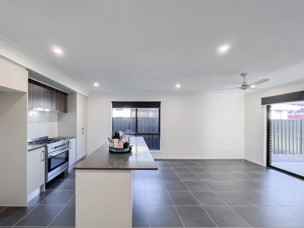 Room for Rent in Griffin, Brisbane 300, Unfurnish...