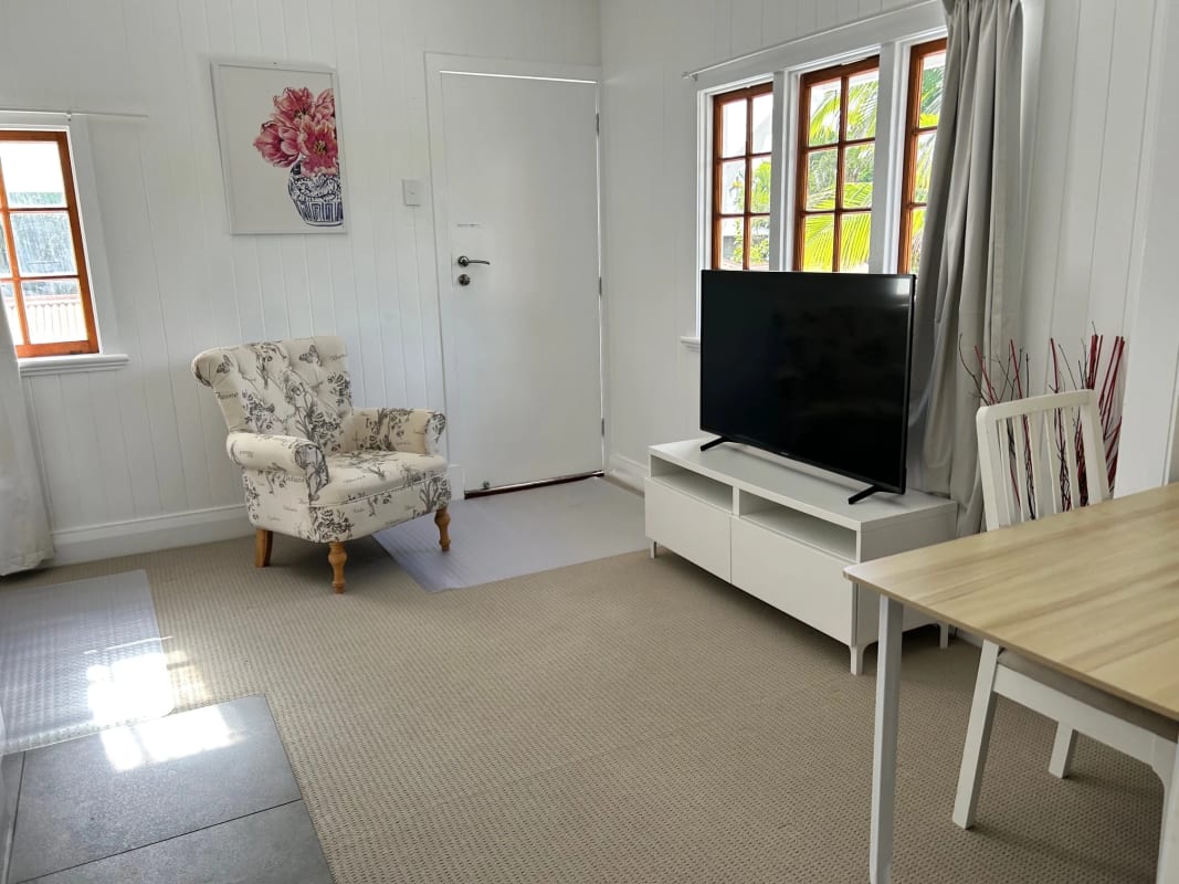 Studio for Rent in Graceville, Brisbane 340, Furn...