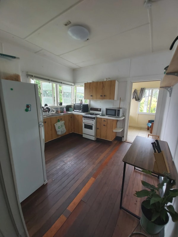Room for Rent in Hawthorne, Brisbane 240, Furnish...