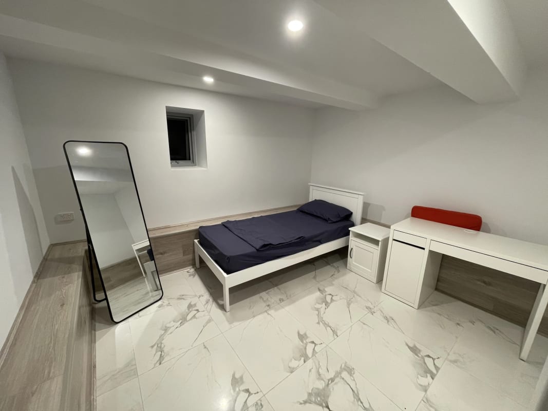 Room for Rent in North Perth, Perth 350, Furnishe...