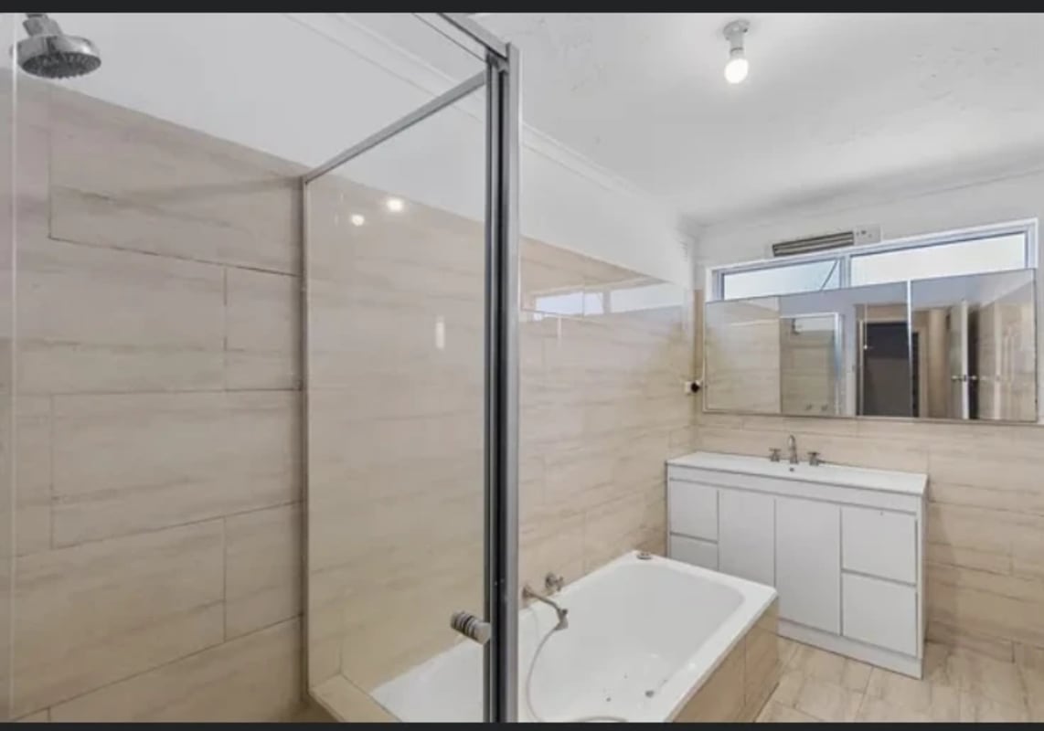 Whole Property for Rent in Kingsbury, Melbourne 2...