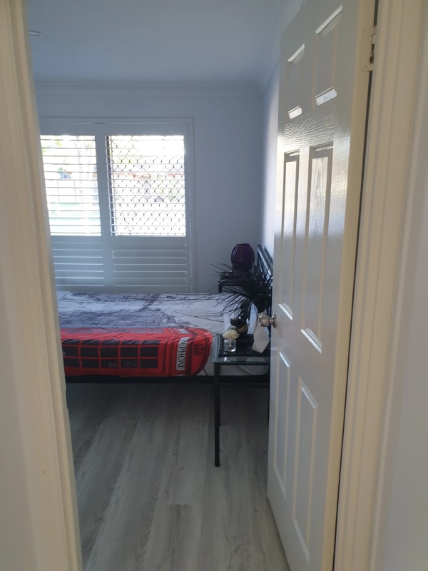 Student for Rent in Sandstone Point, B...