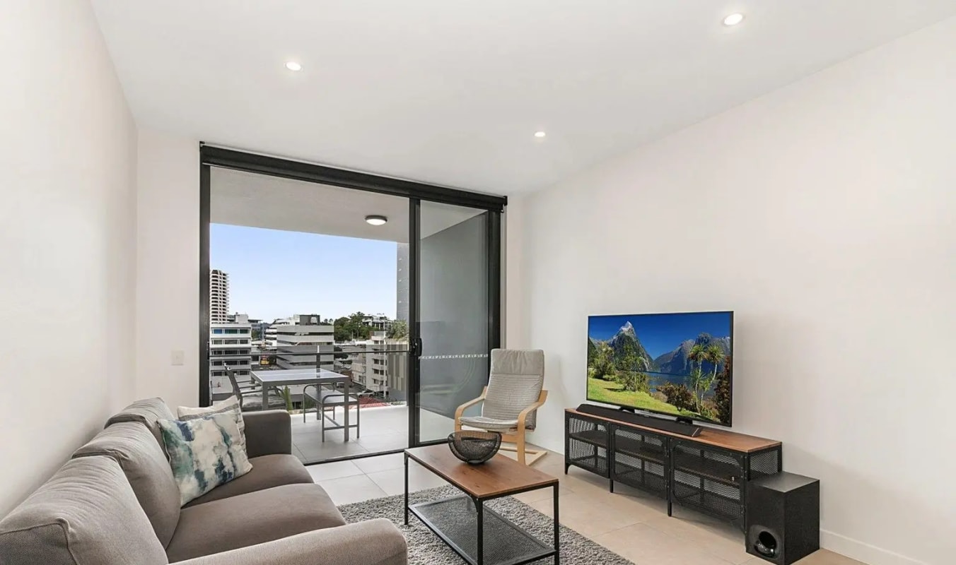 Room for Rent in Toowong, Brisbane 400, Furnished...