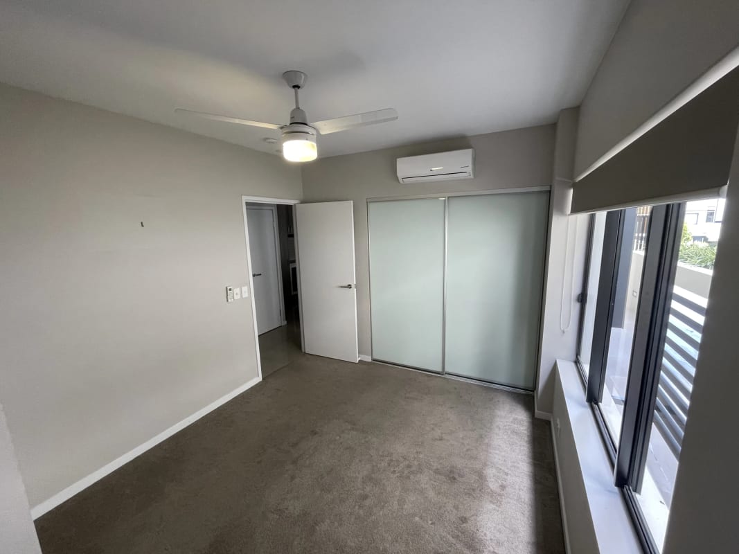 Room for Rent in Cannon Hill, Brisbane 260, Unfur...