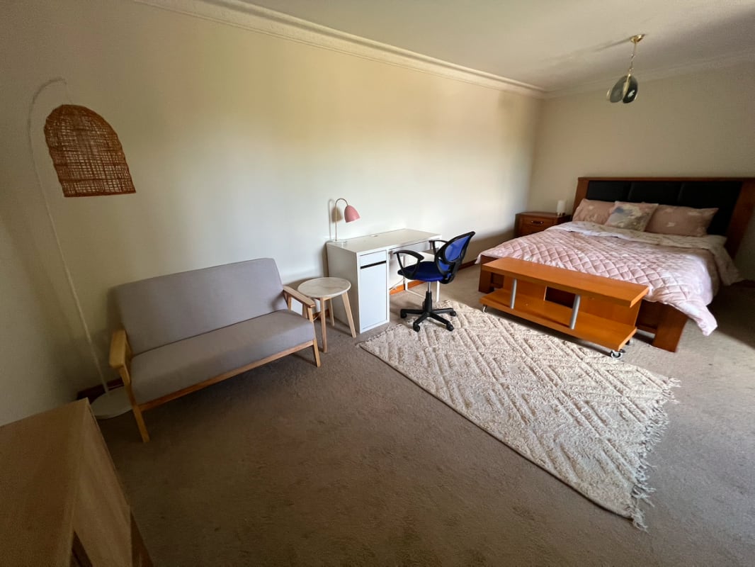 2 Rooms for Rent in Doncaster East, Melbourne 250...