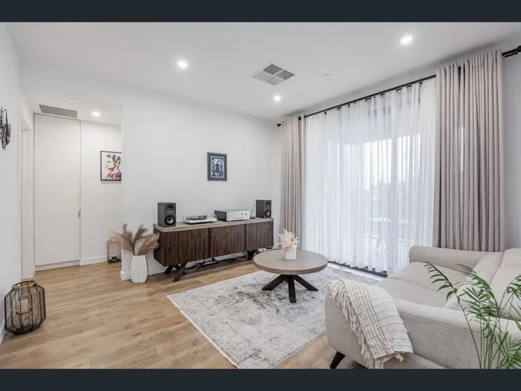 Room for Rent in West Lakes, Adelaide 225, Unfurn...