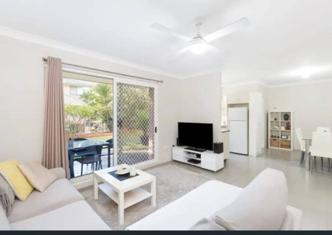 Room for Rent in Kirrawee, Sydney 350, Furnished,...