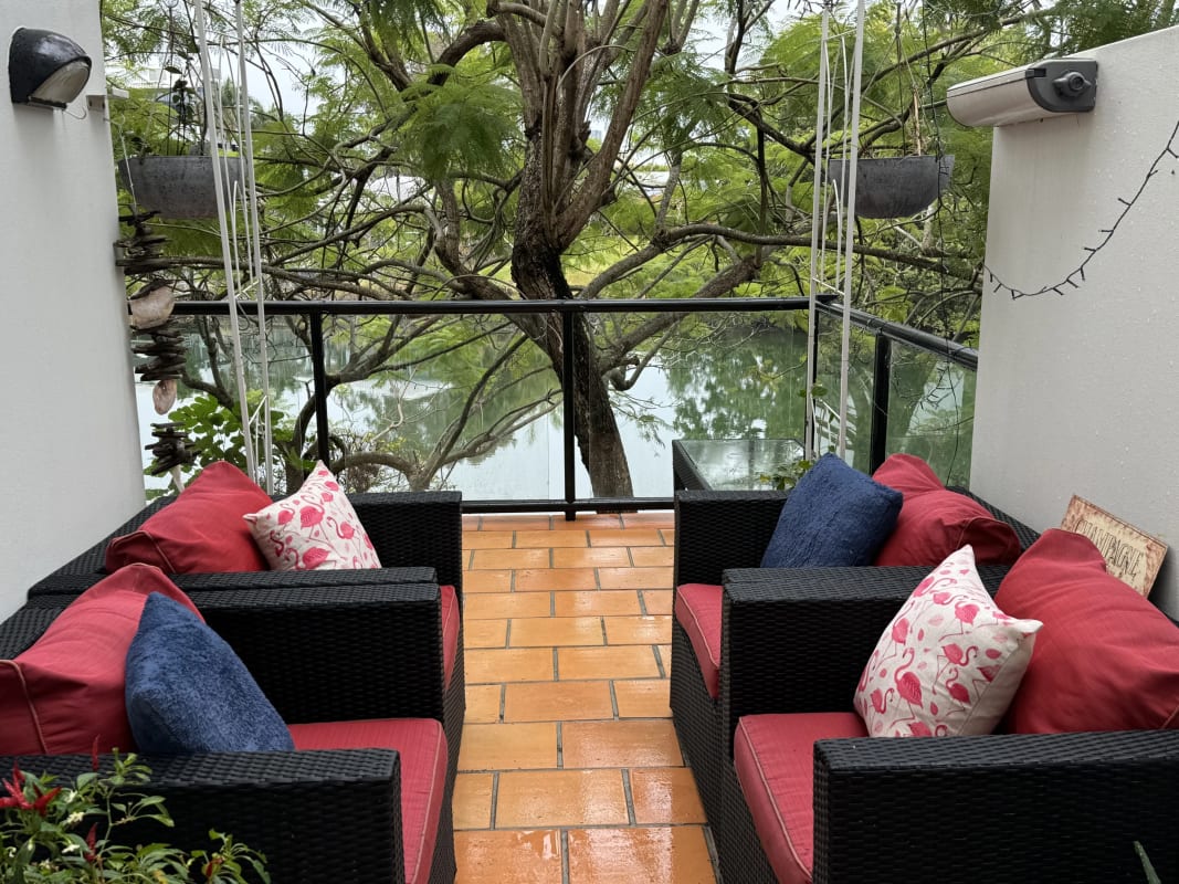 One Bed Flat for Rent in Bundall, Gold Coast 600,...