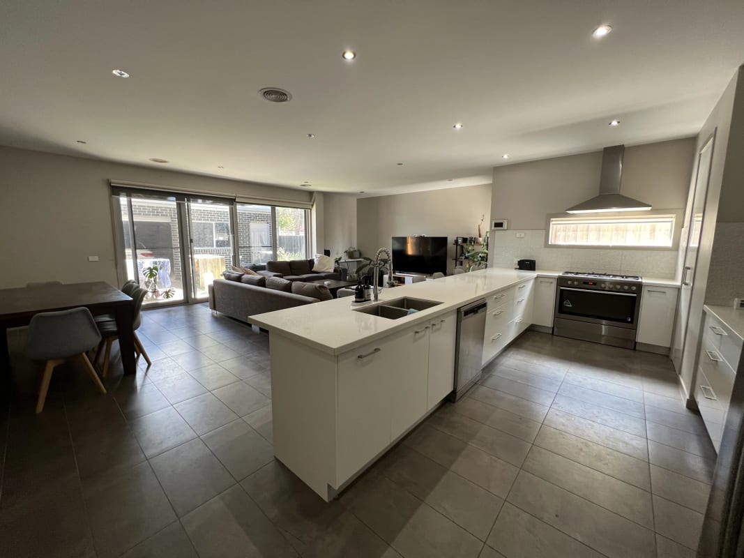 Room for Rent in South Geelong, Geelong 300, Unfu...