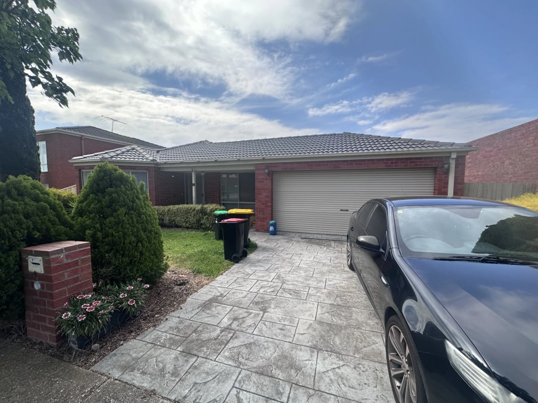 2 Rooms for Rent in Hillside, Melbourne 200350,