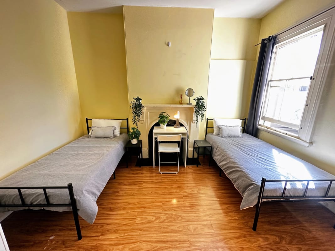 Shared Room for Rent in Newtown, Sydney | $200, Furn... | Flatmates.com.au
