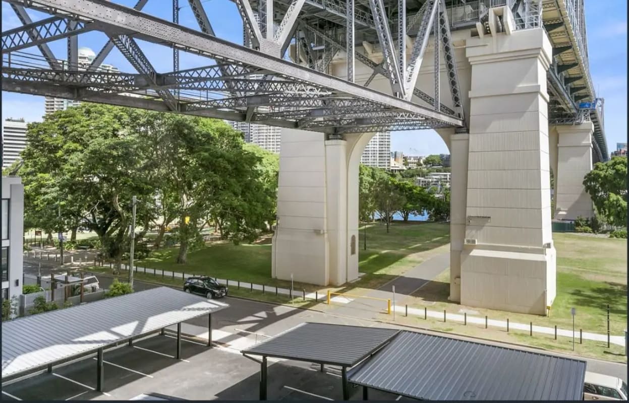 Room for Rent in Kangaroo Point, Brisbane 295, Un...