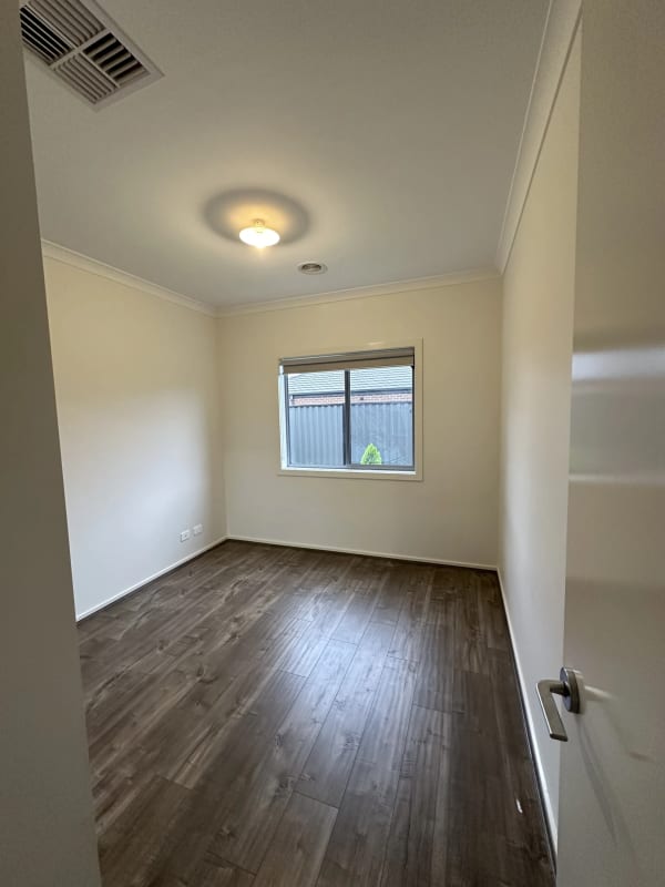Room for Rent in Truganina, Melbourne 150, Unfurn...