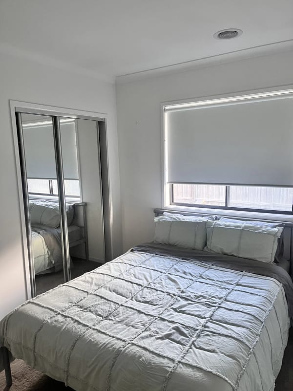 Room for Rent in Officer South, Melbourne 250, Fl...