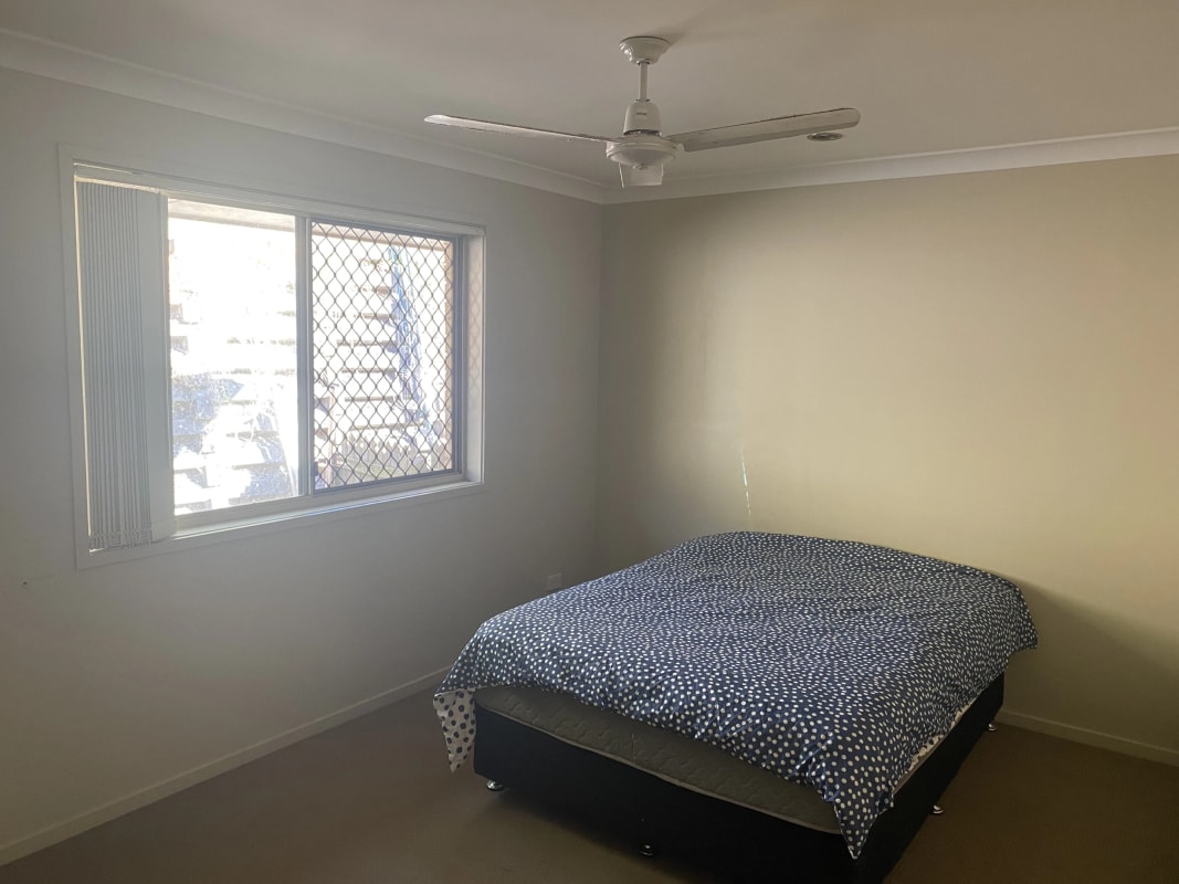 Room for Rent in Wilsonton Heights, QLD 200, Unfu...