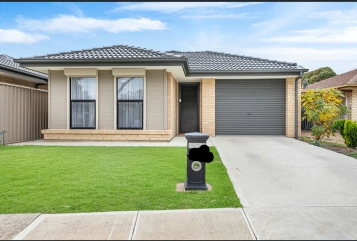 Room for Rent in Morphett Vale, Adelaide 250, Unf...