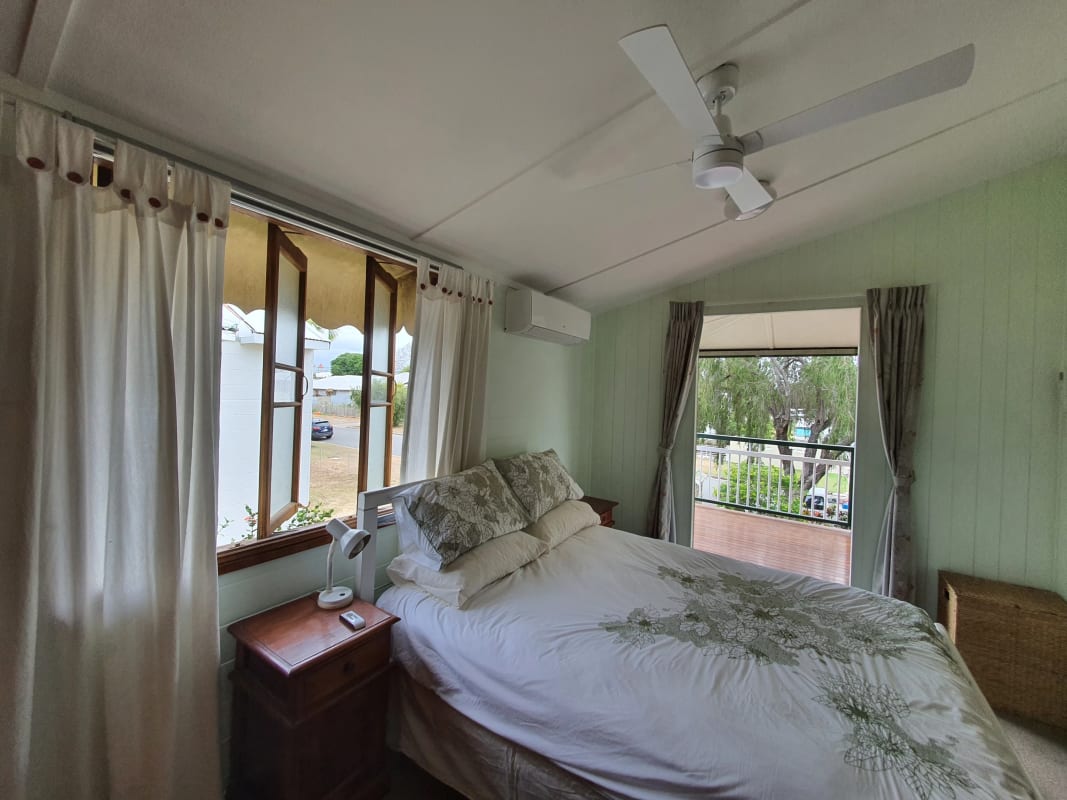 Room for Rent in Hermit Park, Townsville 150, Fur...