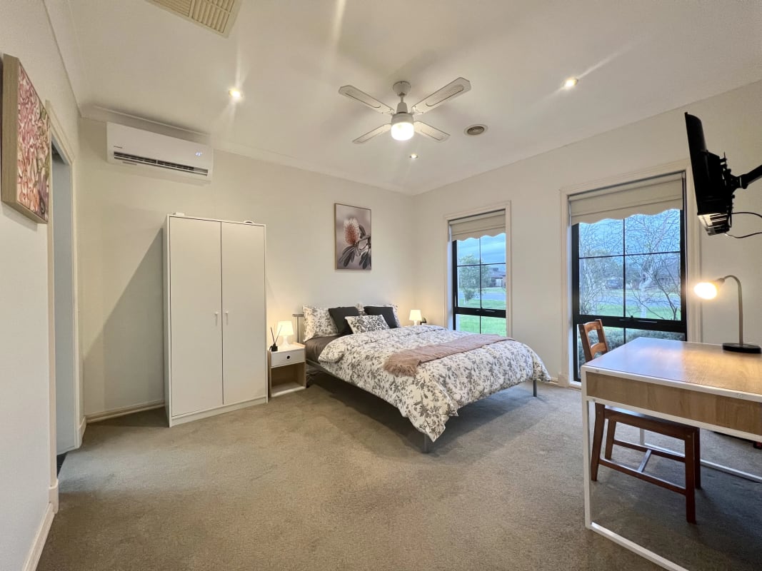 Room for Rent in Pakenham, VIC 340, Furnished, En...