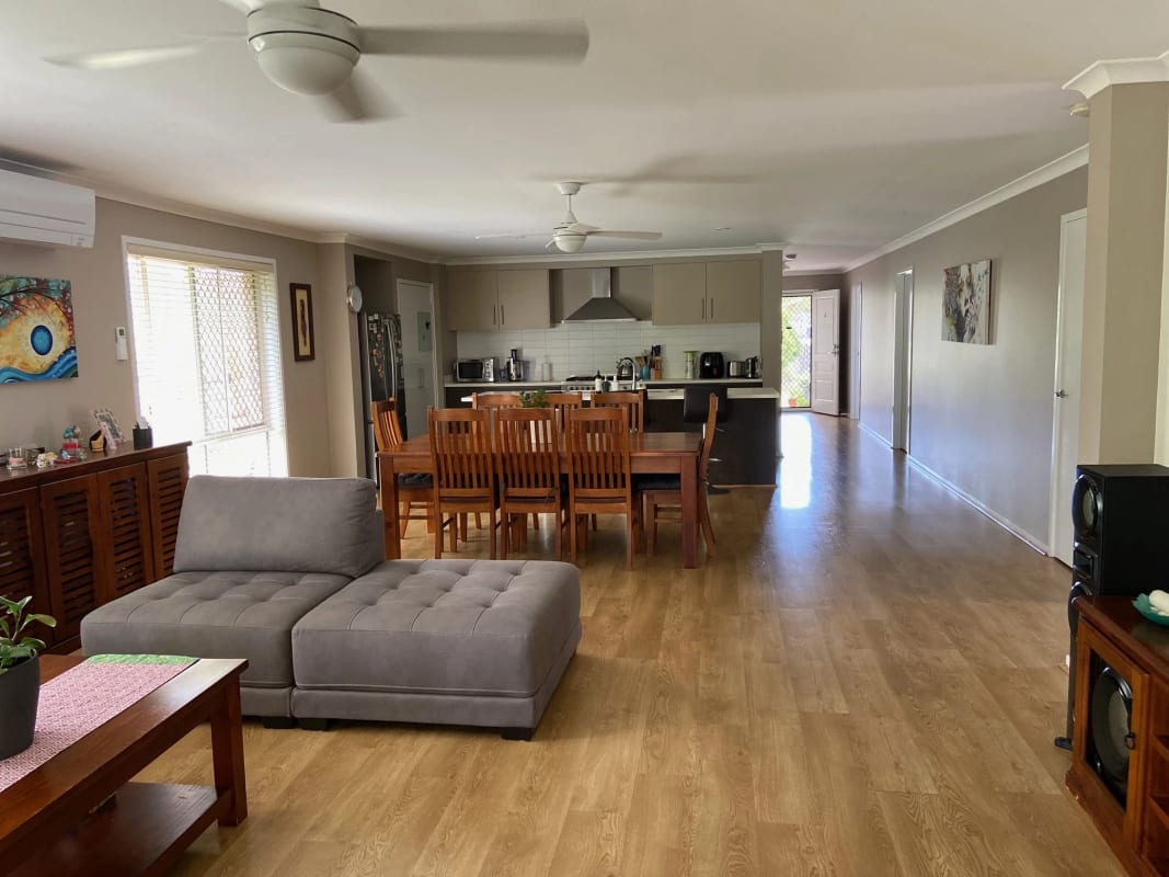 Room for Rent in Redbank Plains, Brisbane 240, Fl...