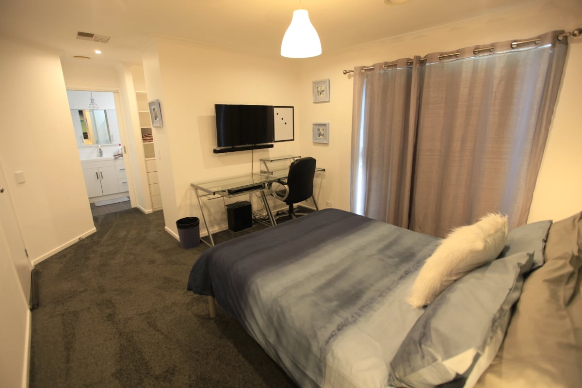 Room for Rent in South Morang, Melbourne 250, Fur...