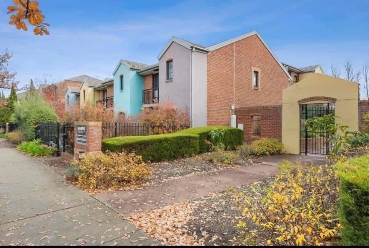 Room for Rent in Braddon, Canberra 280, Unfurnish...