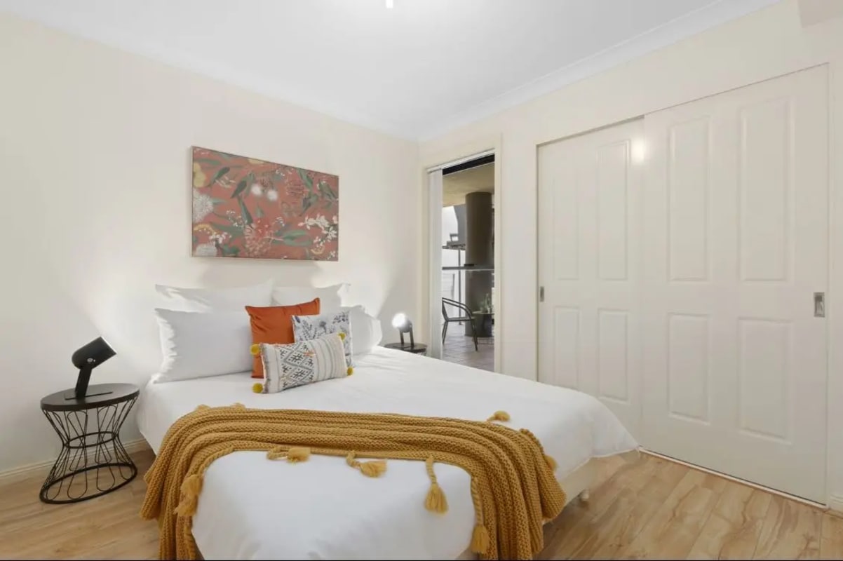 Room for Rent in Chatswood, Sydney 390, Furnished...