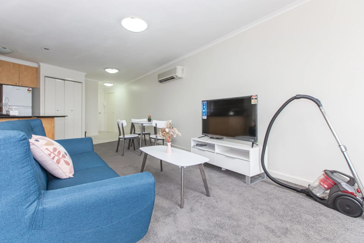 Room for Rent in Braddon, Canberra 400, Furnished...