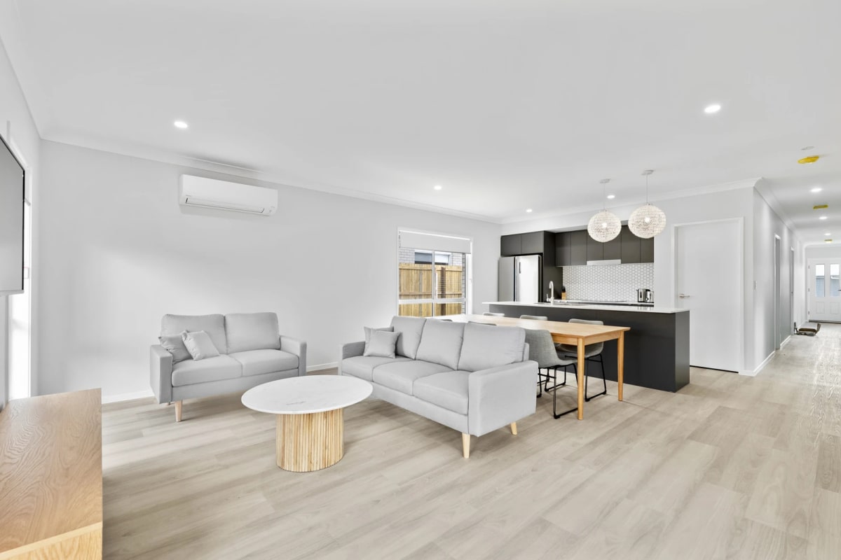 Room for Rent in Yarrabilba, QLD 310, Furnished,