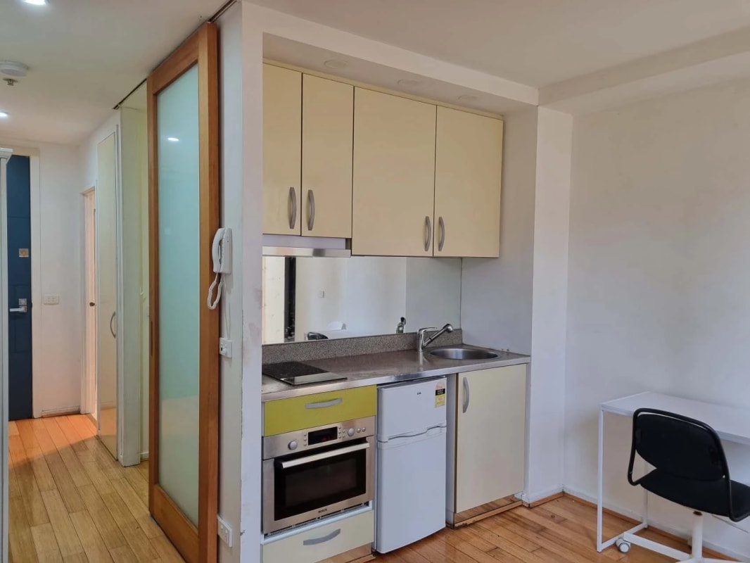 One Bed Flat for Rent in Carlton, Melbourne 350,