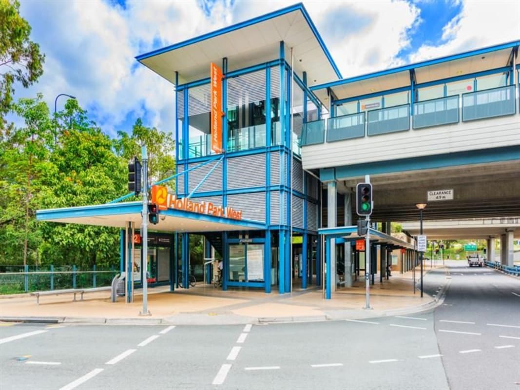 Room for Rent in Holland Park West, Brisbane 200,...