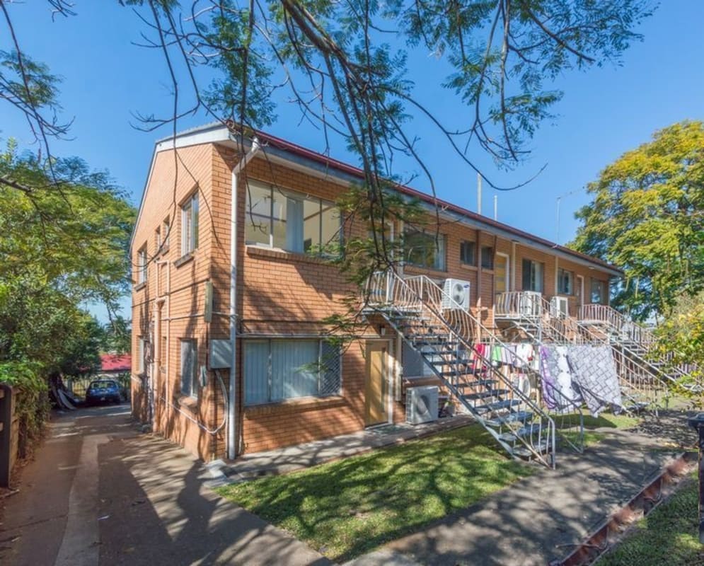 Whole Property for Rent in Annerley, Brisbane 300...
