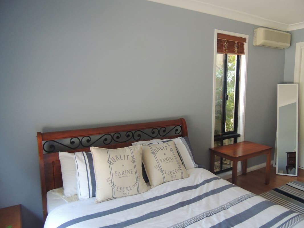 Granny Flat for Rent in Arundel, Gold Coast 200,