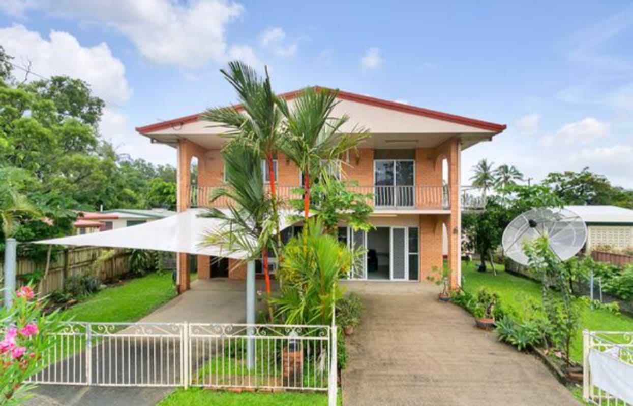 Room for Rent in Mooroobool, Cairns 180, Furnishe...