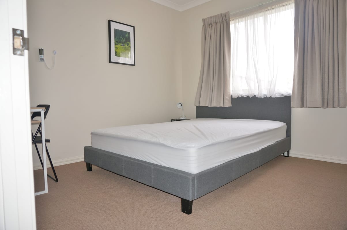 Room for Rent in Taylors Hill, Melbourne 175, Fur...